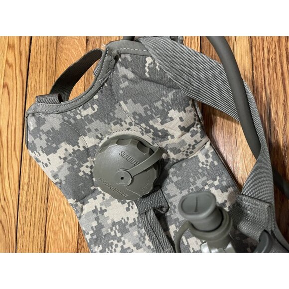 USGI ACU Molle II 3L/100oz Hydration System Carrier Pack w/ Bladder - Picture 7 of 9